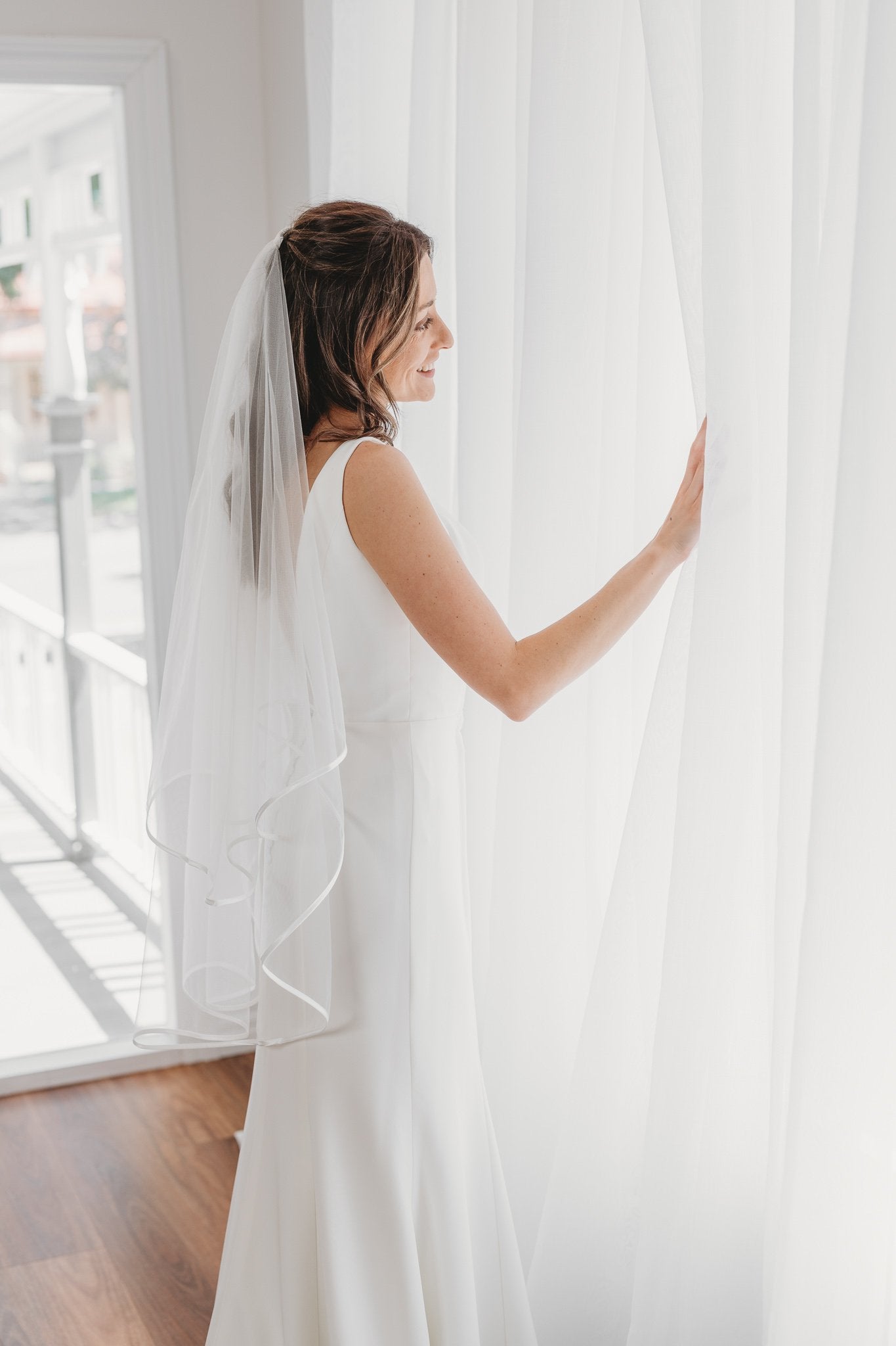AN6038 Ivory Satin Trim Tulle Veil