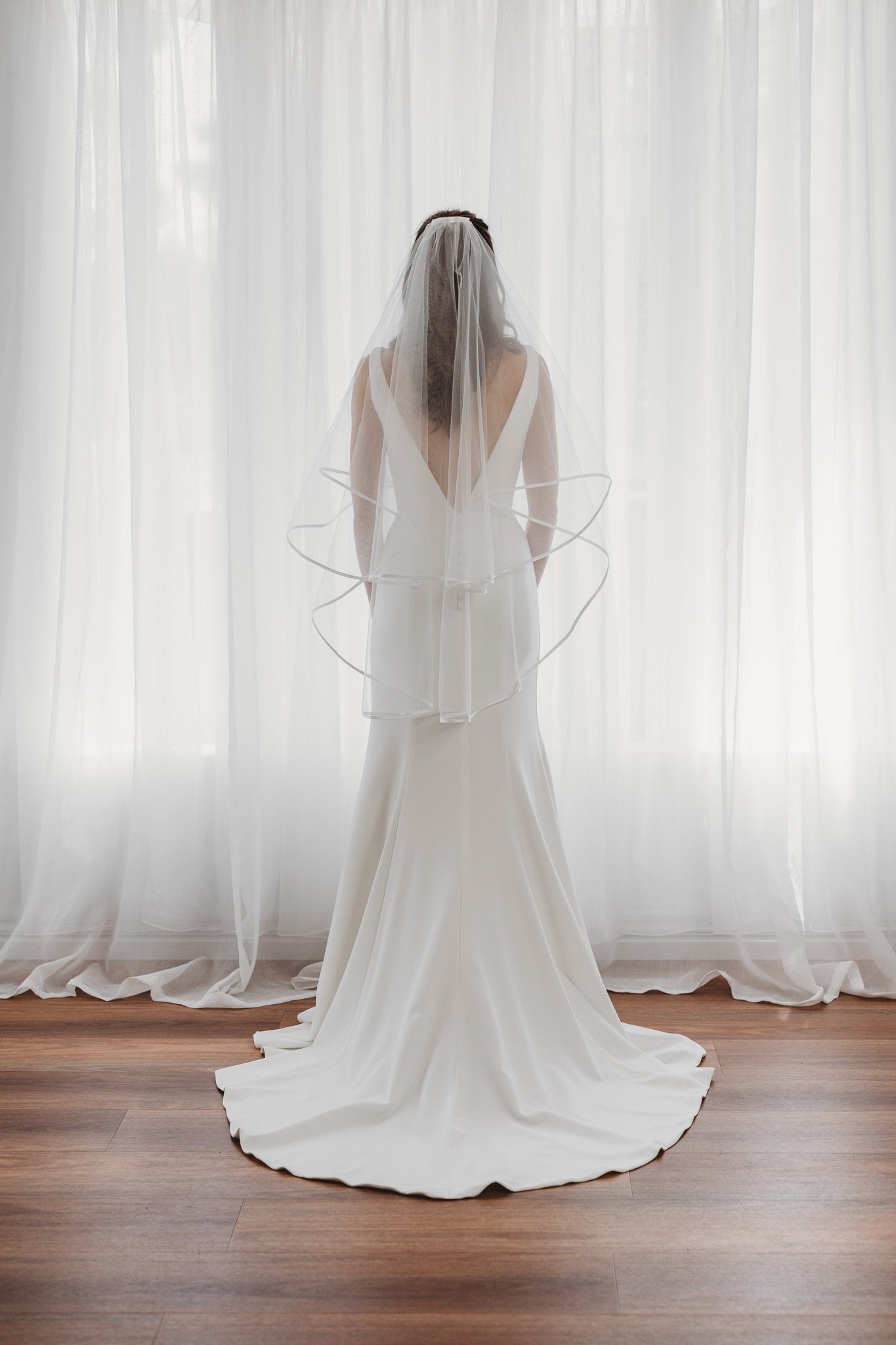 AN6038 Ivory Satin Trim Tulle Veil