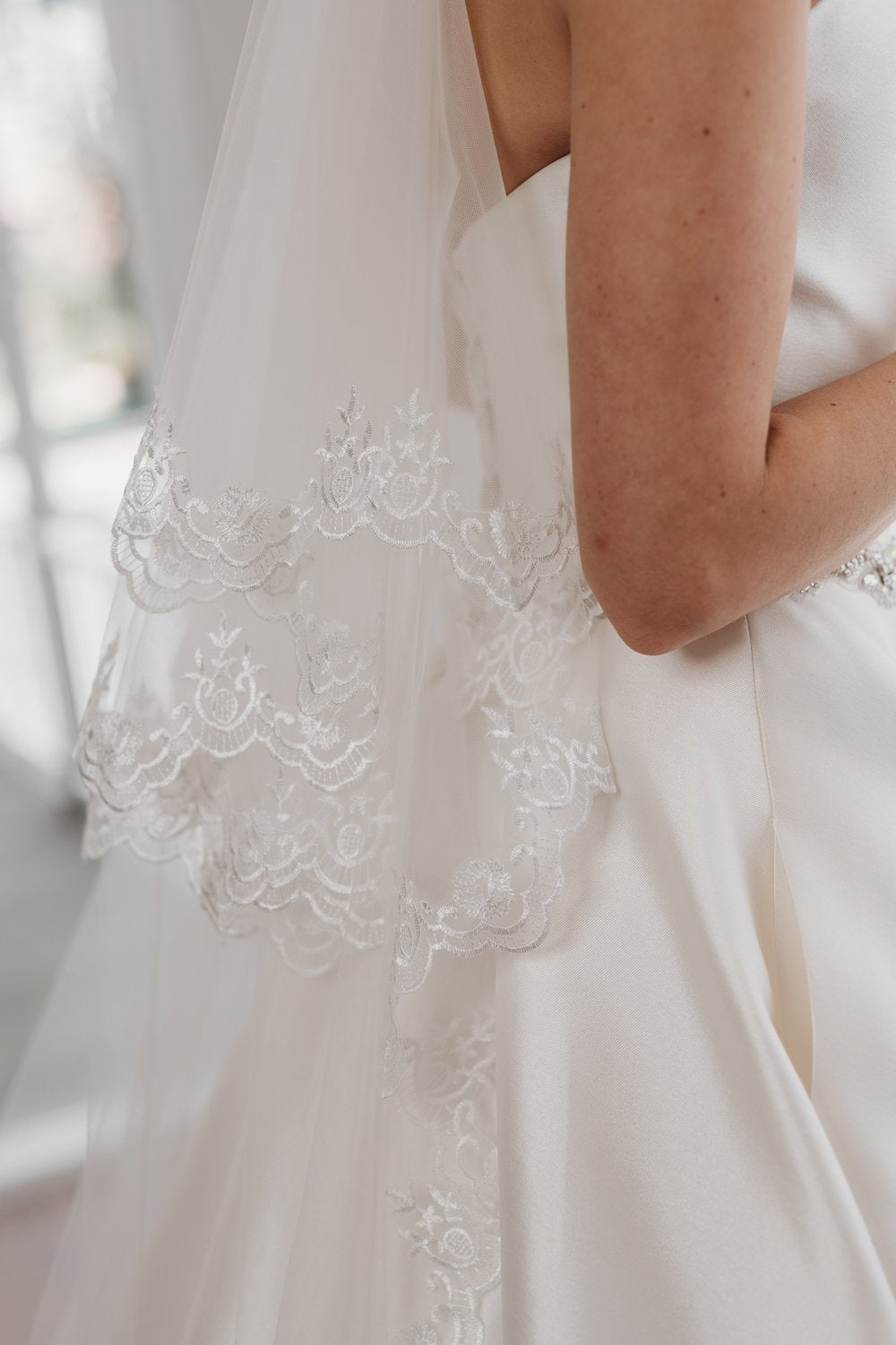 AN6041 Two Tiered Circular Cut Lace Veil