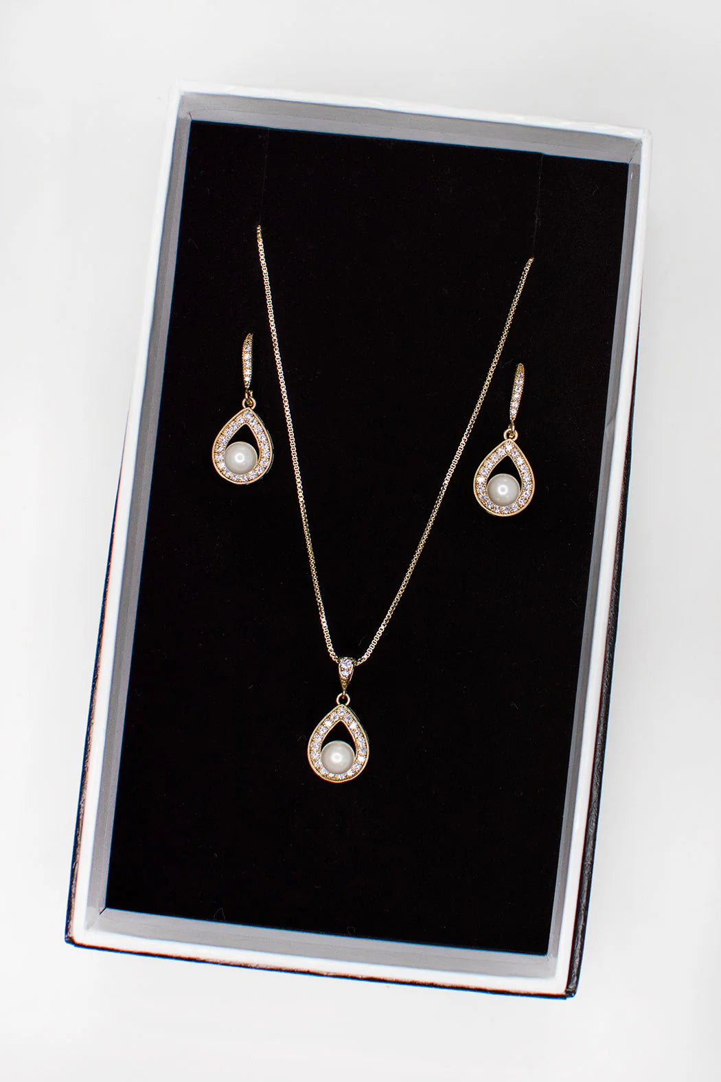 Lucy Gold Necklace and Earring Set