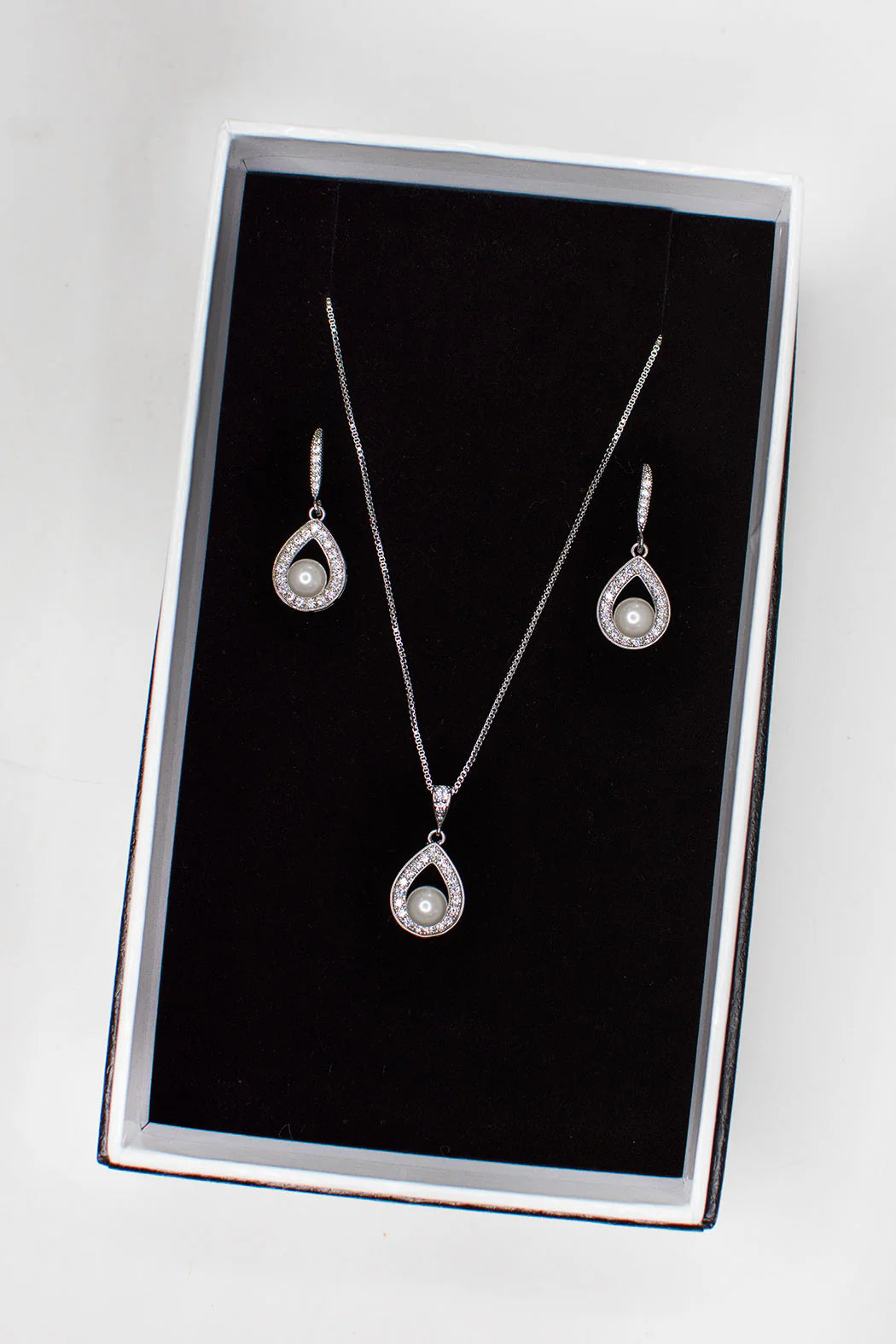 Lucy Silver Necklace and Earring Set